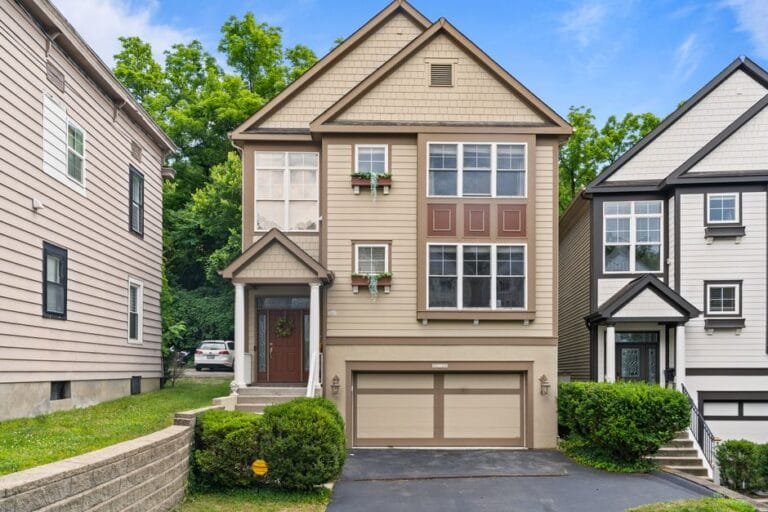 Narrow two-story house with a garage under a front-facing gable - HERS rating in Beverly, MA